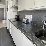 2 Modern, Terrace And Parking Апартаменты *