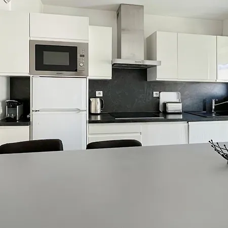 2 Modern, Terrace And Parking *