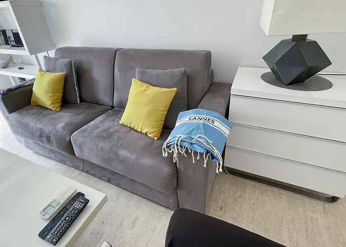 2 Modern, Terrace And Parking Appartement Cannes
