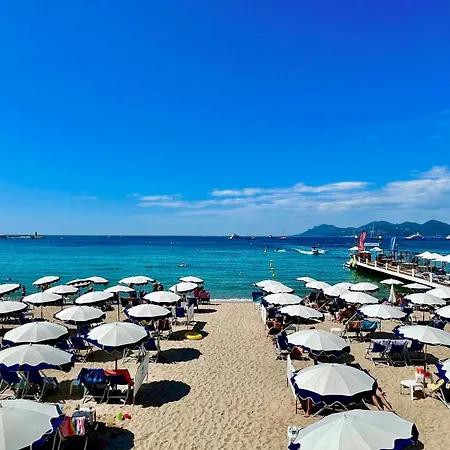 2 Modern, Terrace And Parking アパート