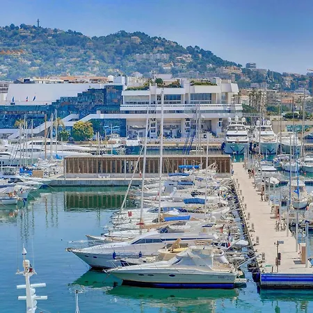 2 Modern, Terrace And Parking アパート