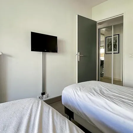 2 Modern, Terrace And Parking