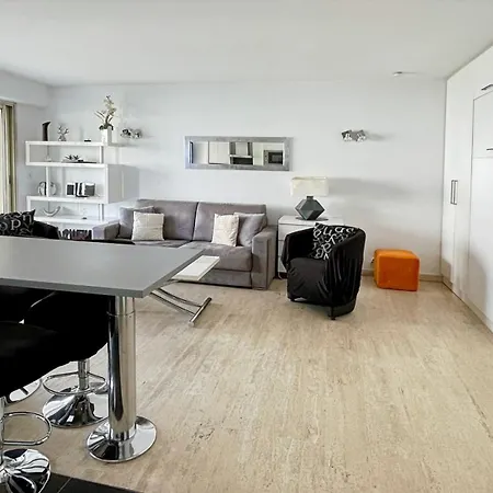 2 Modern, Terrace And Parking