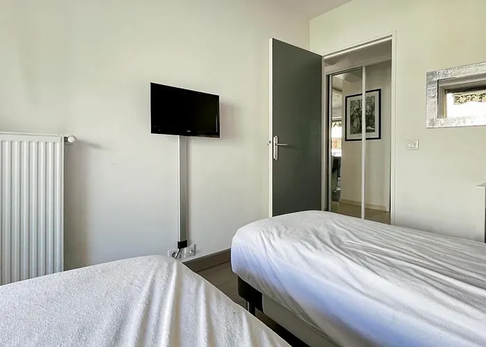 2 Modern, Terrace And Parking